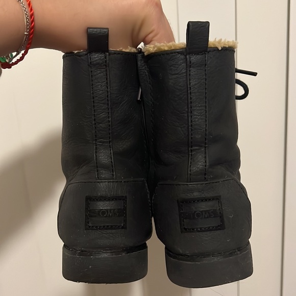 Toms Boots with Shearling - Picture 4 of 10